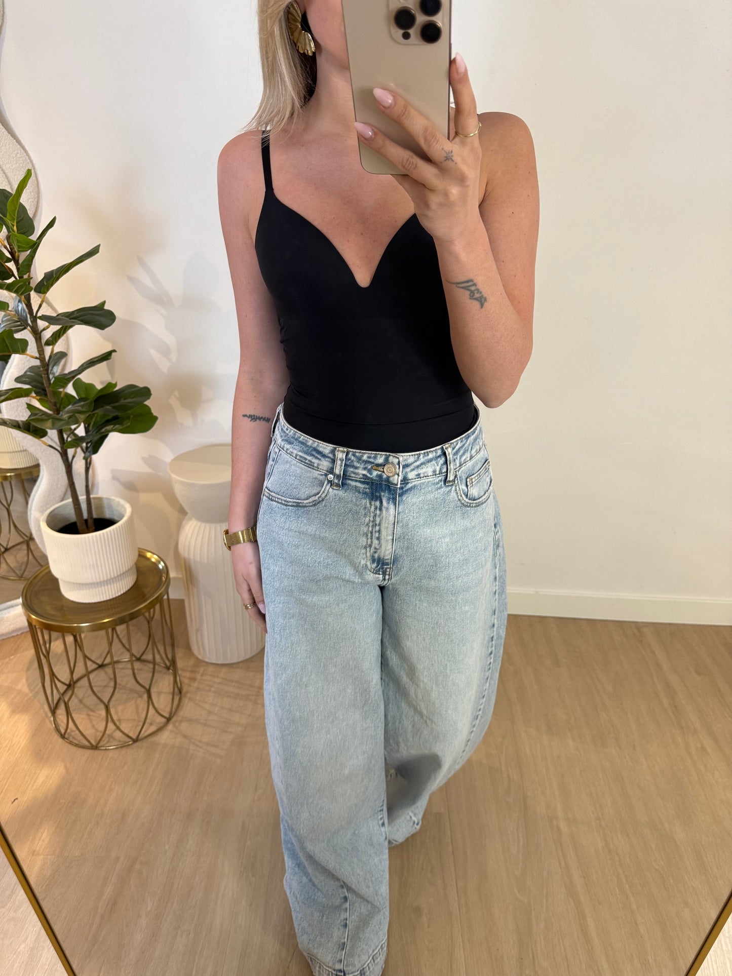 SHAPE BODY - BLACK STYLISH
