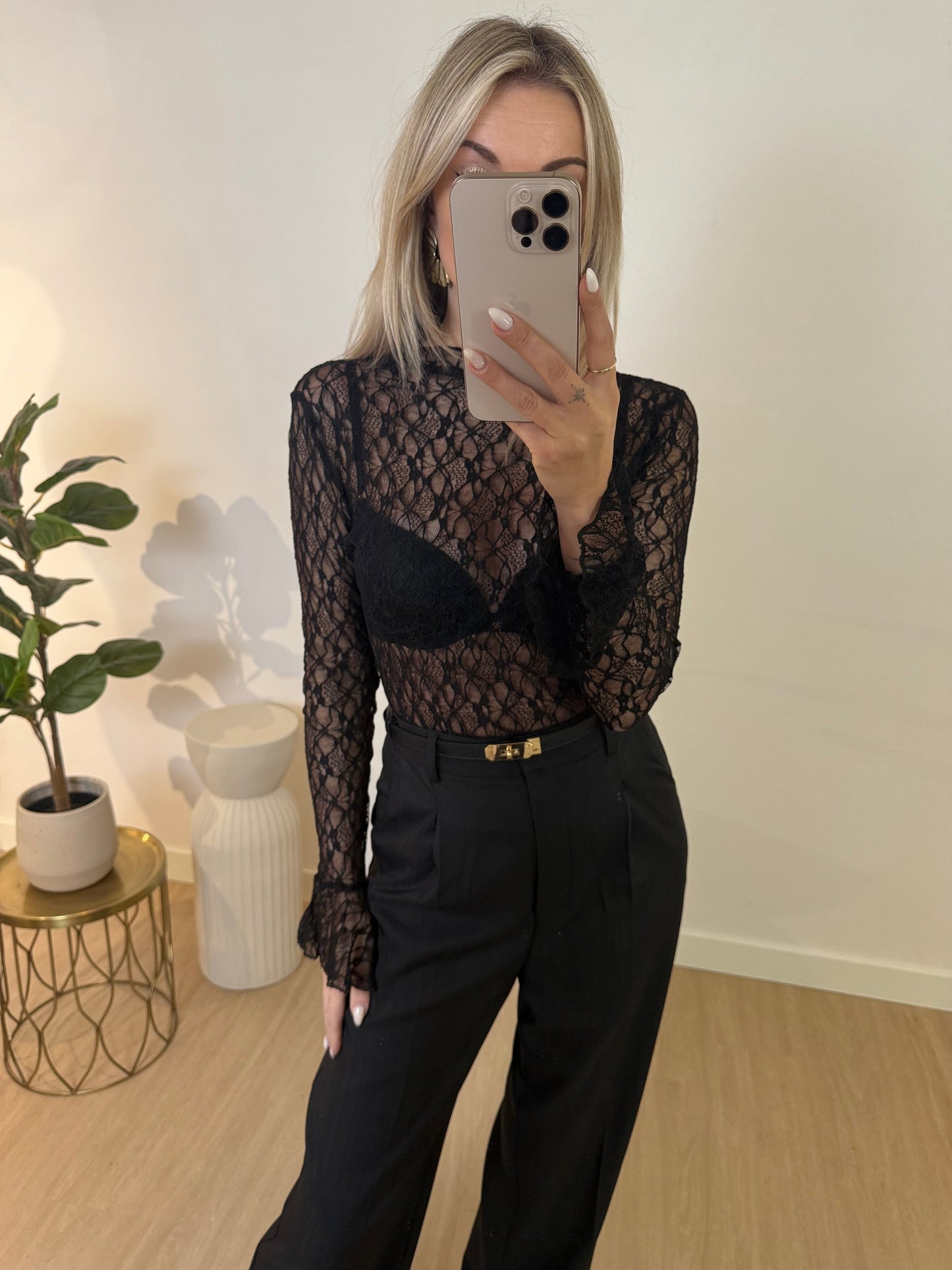 RUFFLE LACE TOP - BLACK STYLISH
