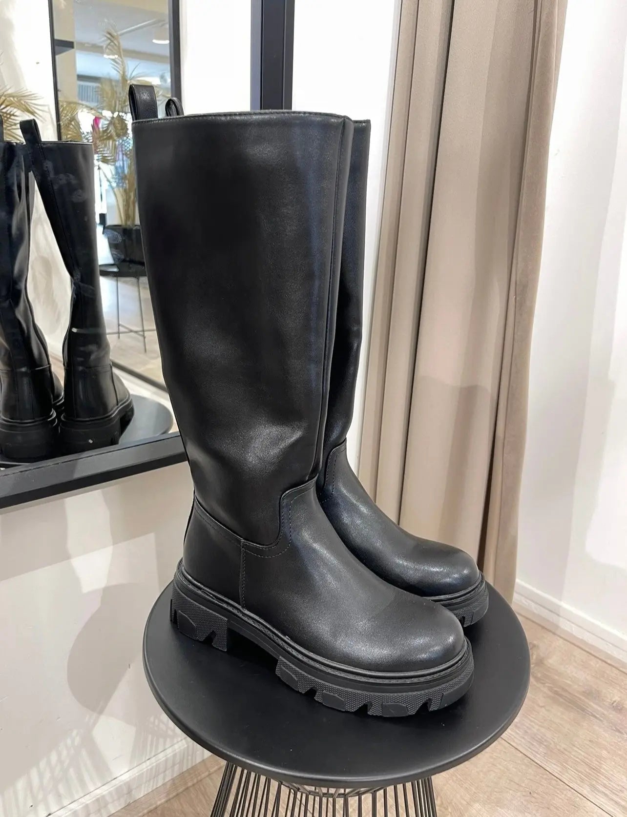 ZARA BOOTS STYLISH