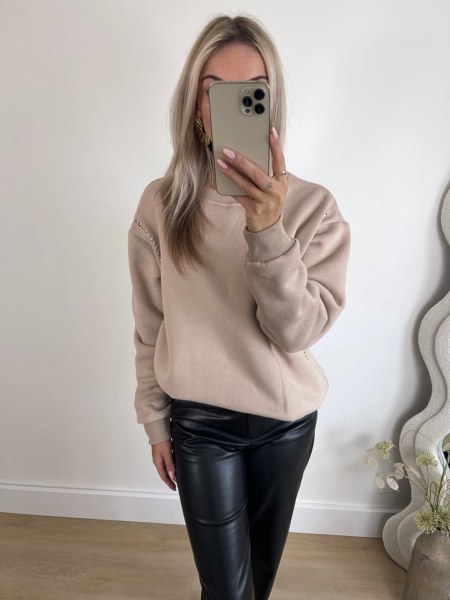 STUDS SWEATER