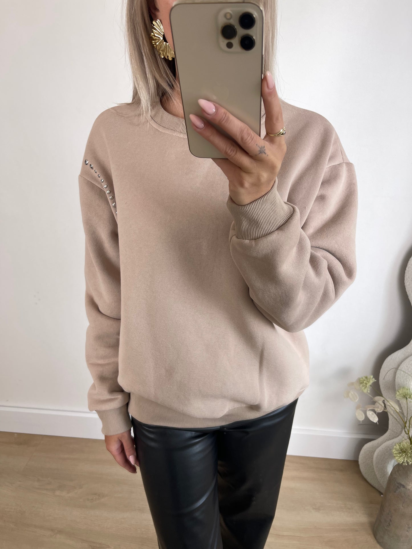 STUDS SWEATER