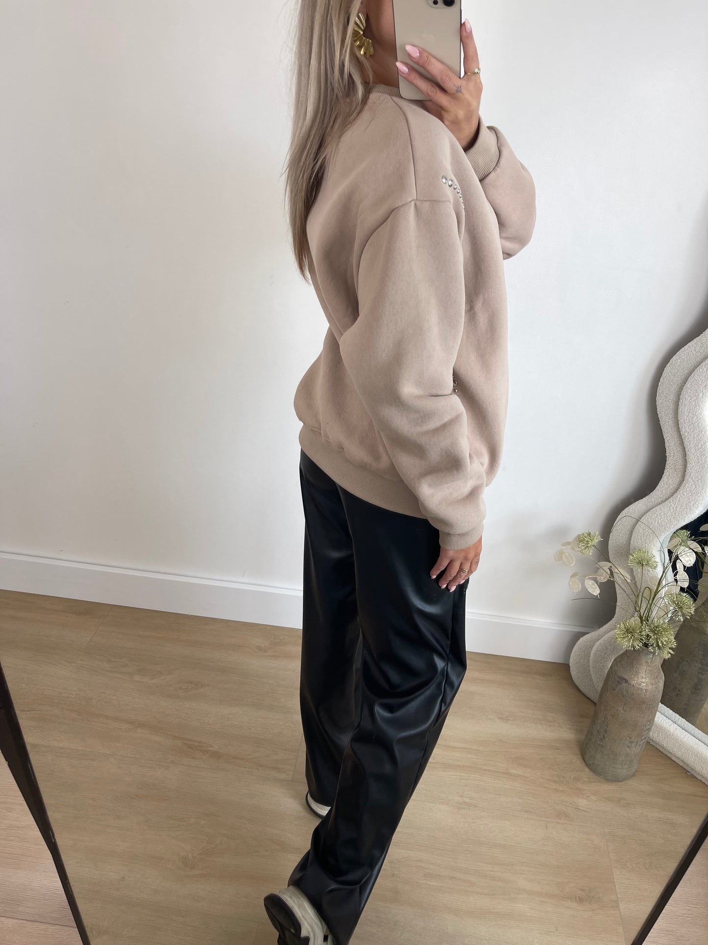 STUDS SWEATER