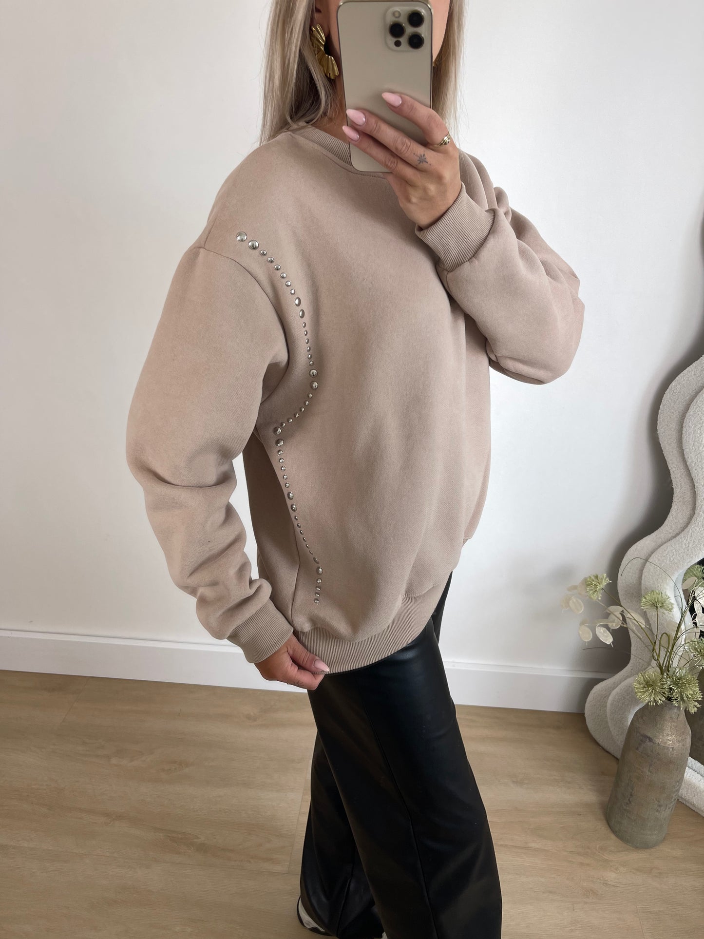 STUDS SWEATER
