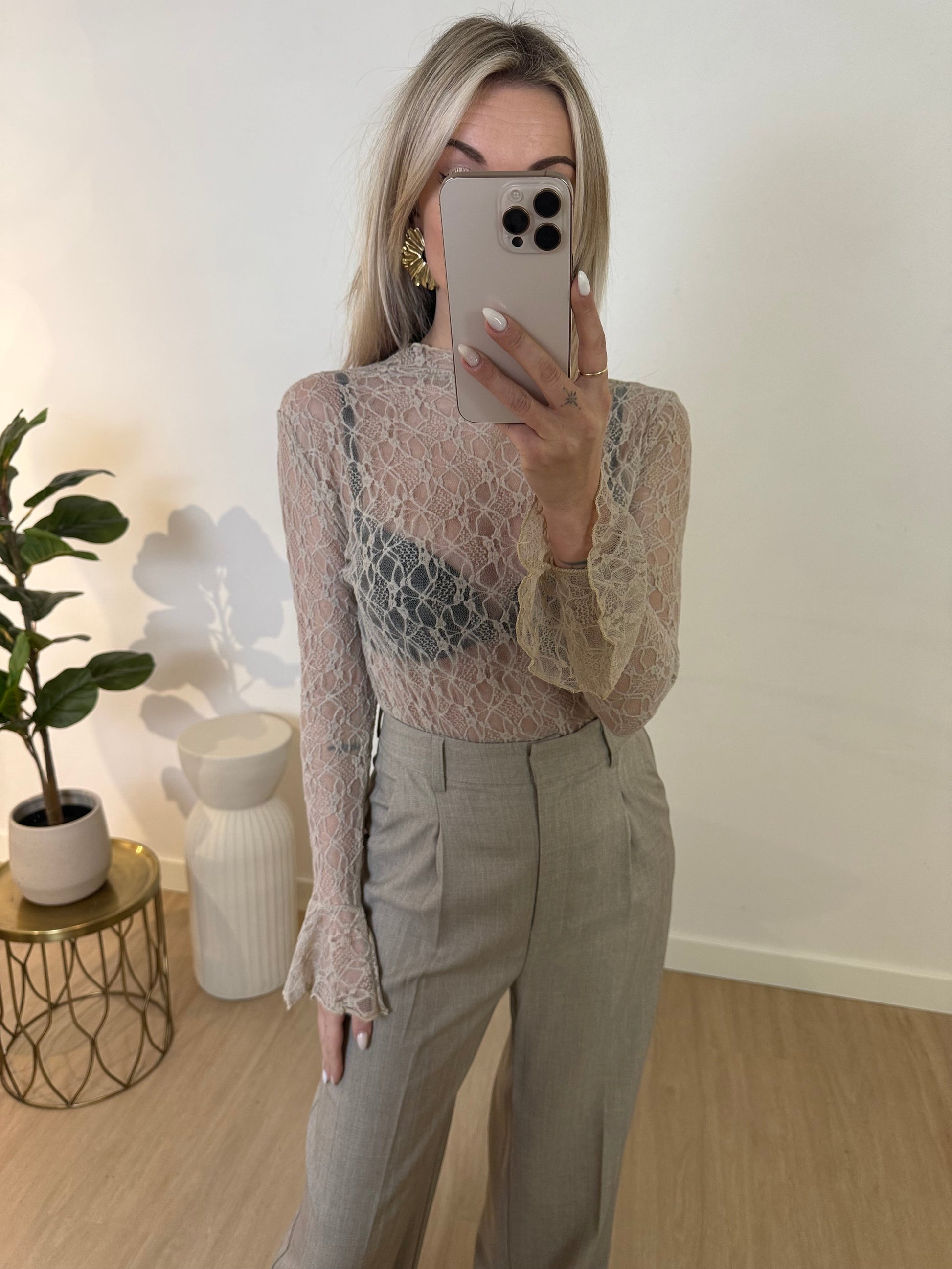 RUFFLE LACE TOP - BEIGE STYLISH