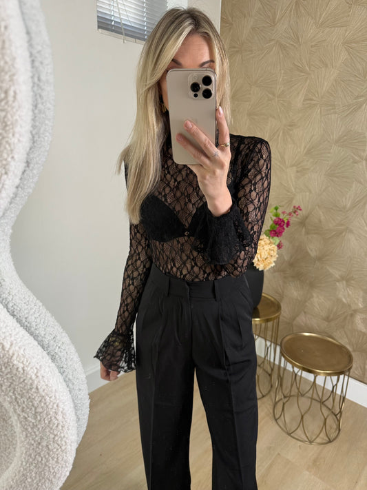 RUFFLE LACE TOP