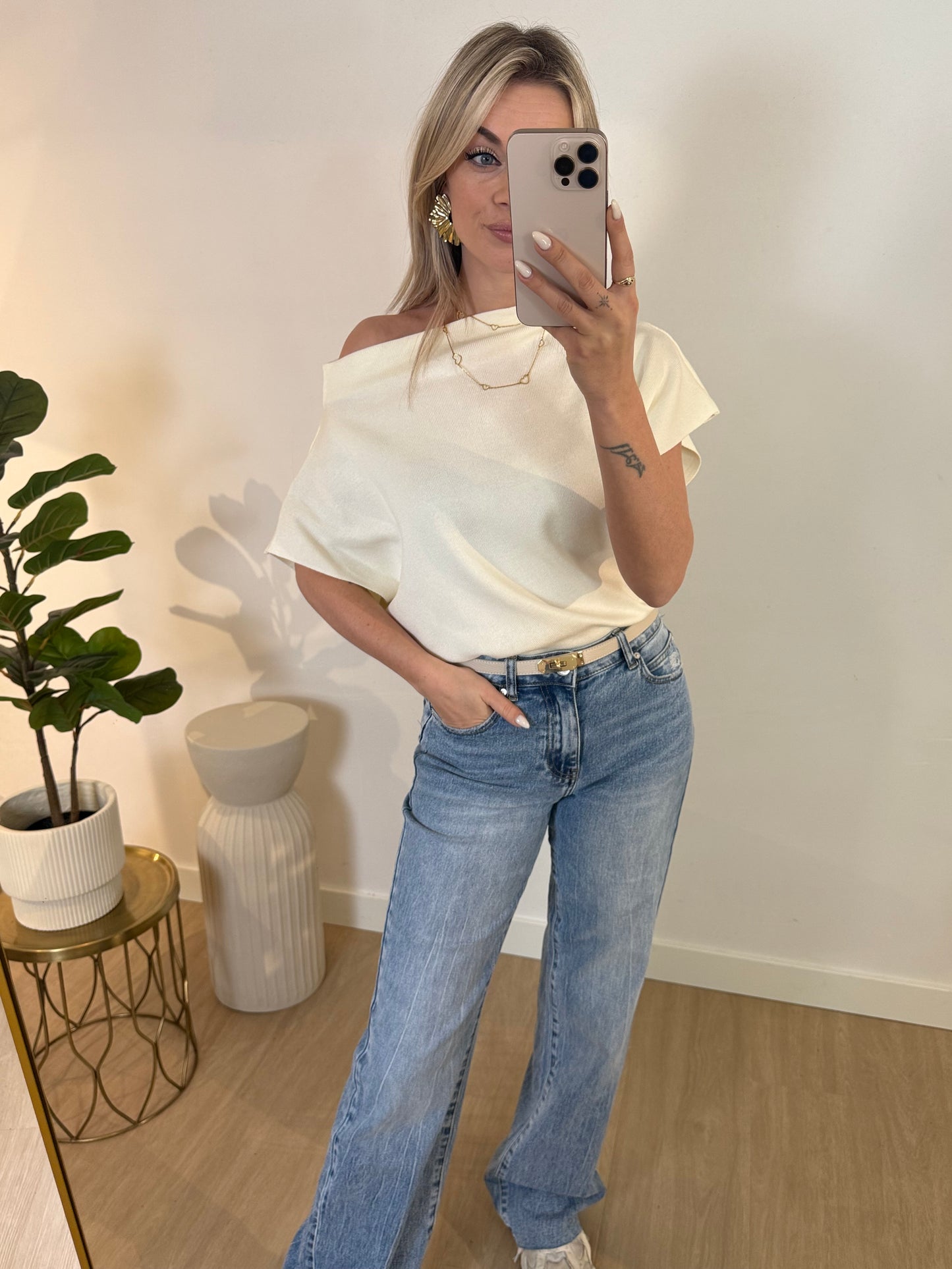 OFF SHOULDER - CRÈME STYLISH